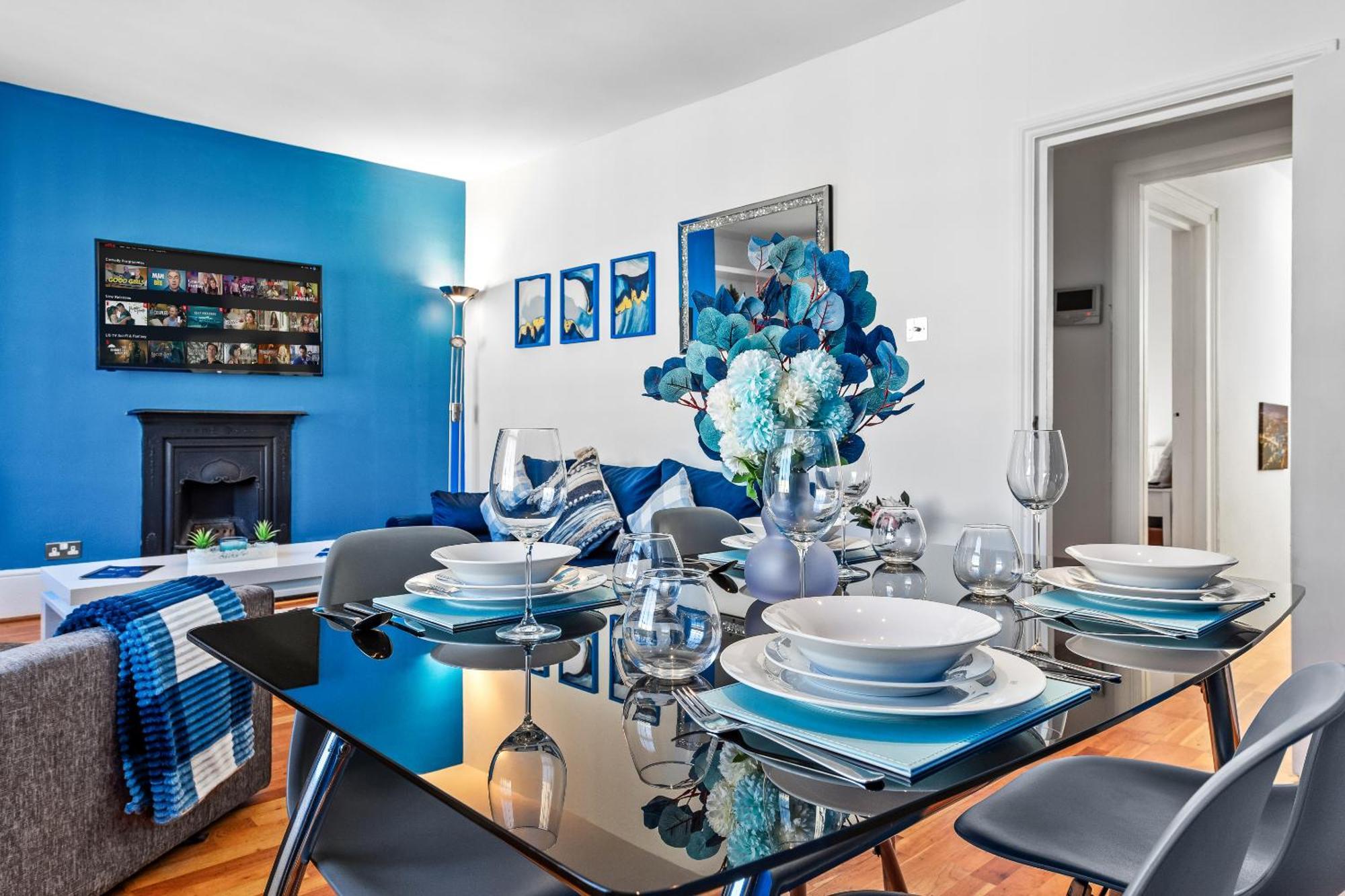 Balcony Blue Theme 1 Bedroom Central London Luxury Flat Near Hyde Park! Accommodates Up To 6! Double Sofa Bed And Next To Station! Exterior photo