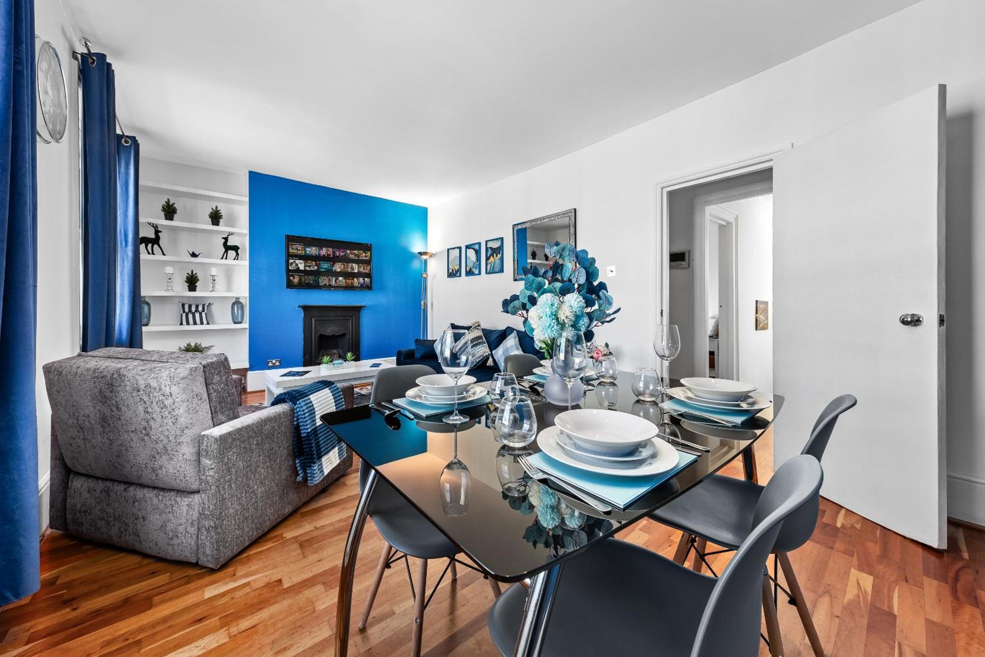 Balcony Blue Theme 1 Bedroom Central London Luxury Flat Near Hyde Park! Accommodates Up To 6! Double Sofa Bed And Next To Station! Exterior photo