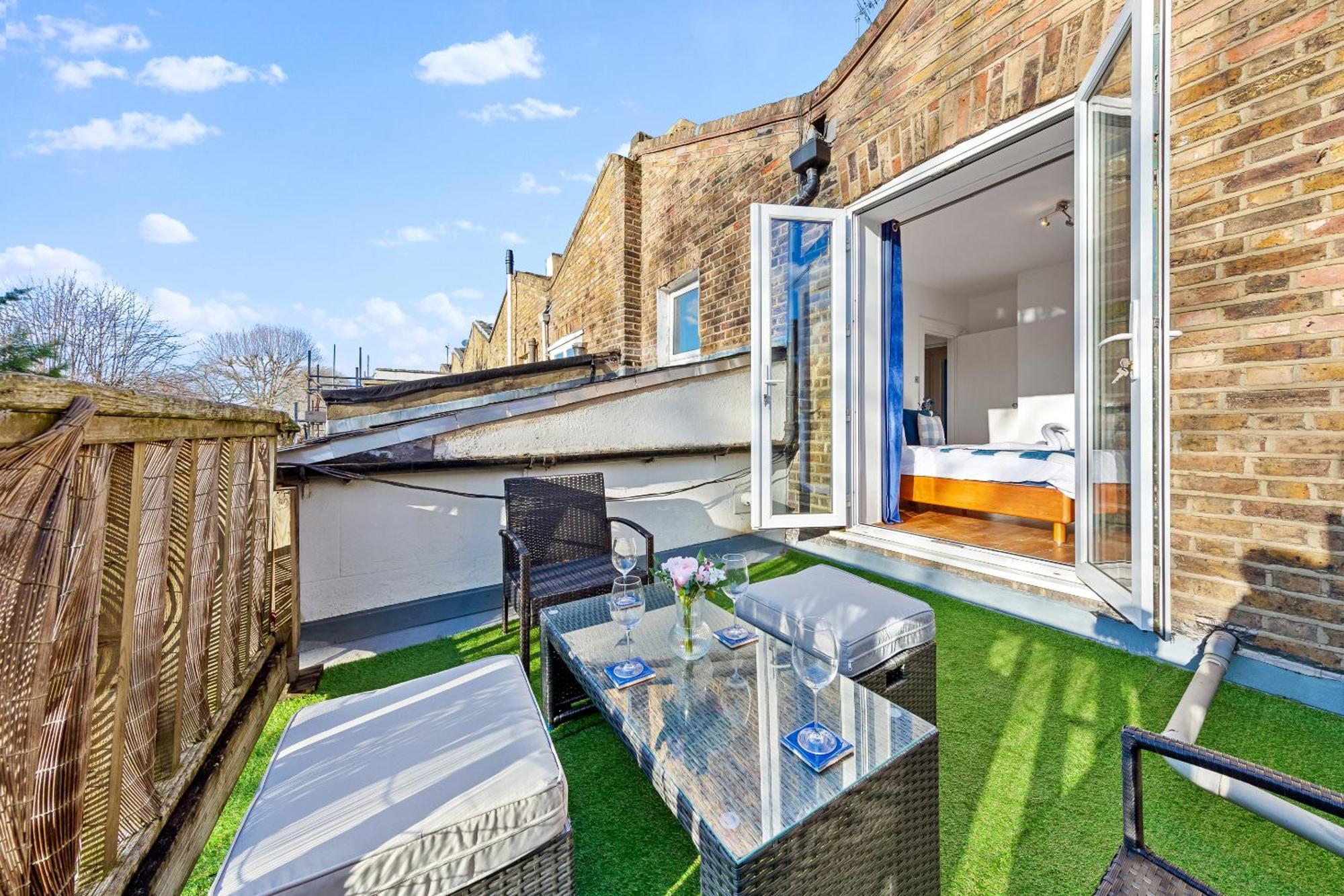 Balcony Blue Theme 1 Bedroom Central London Luxury Flat Near Hyde Park! Accommodates Up To 6! Double Sofa Bed And Next To Station! Exterior photo