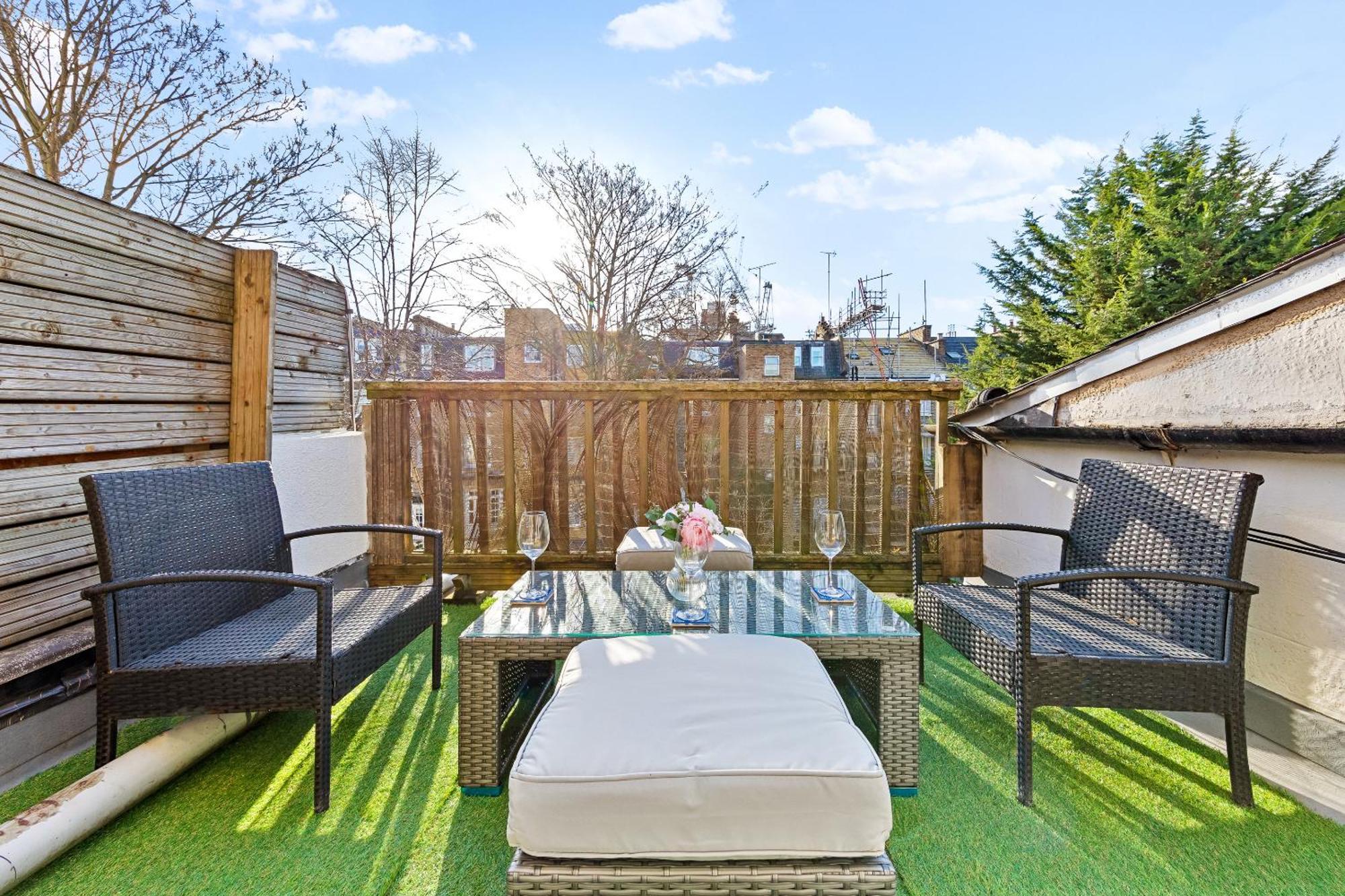 Balcony Blue Theme 1 Bedroom Central London Luxury Flat Near Hyde Park! Accommodates Up To 6! Double Sofa Bed And Next To Station! Exterior photo