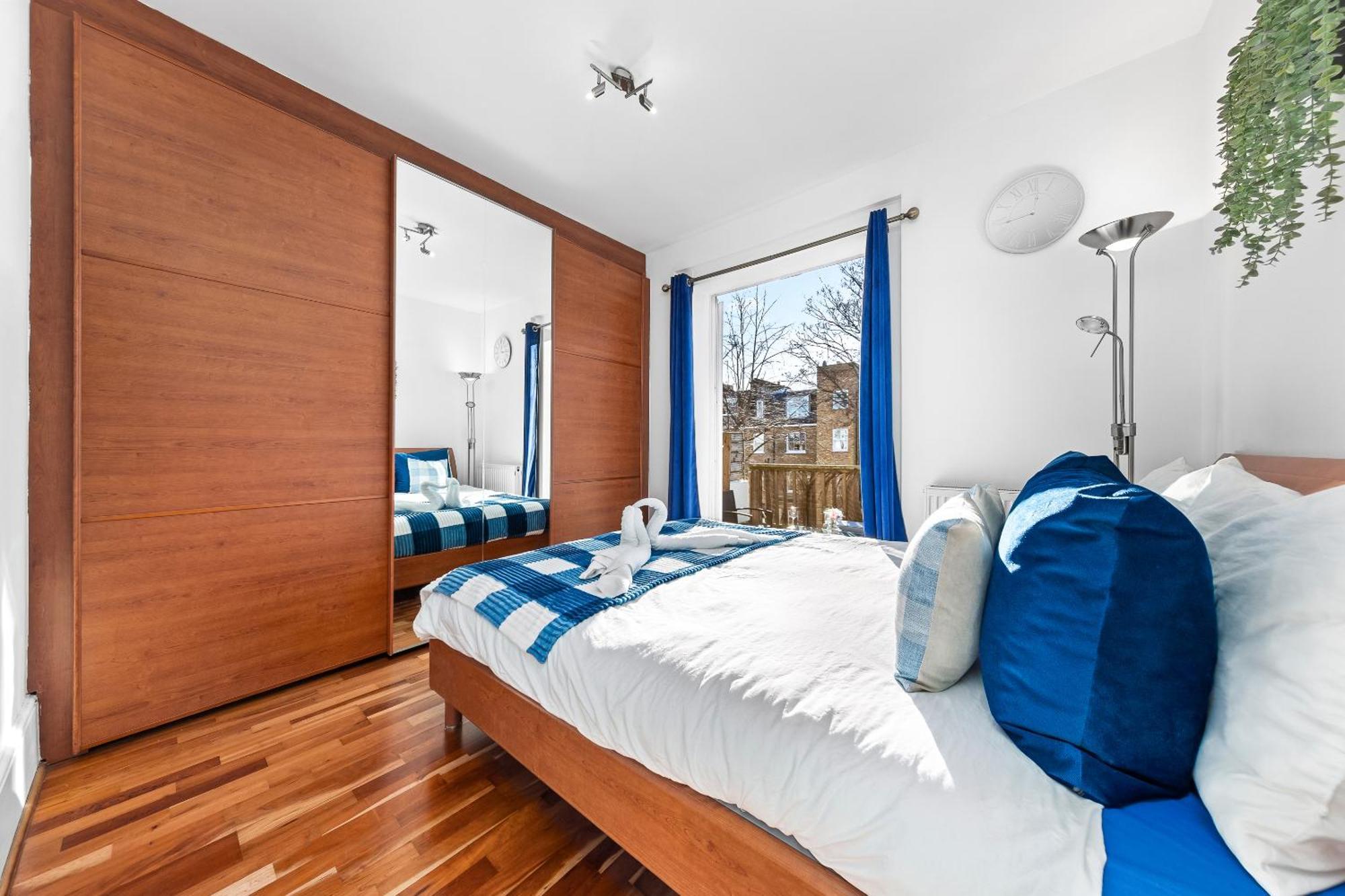 Balcony Blue Theme 1 Bedroom Central London Luxury Flat Near Hyde Park! Accommodates Up To 6! Double Sofa Bed And Next To Station! Exterior photo