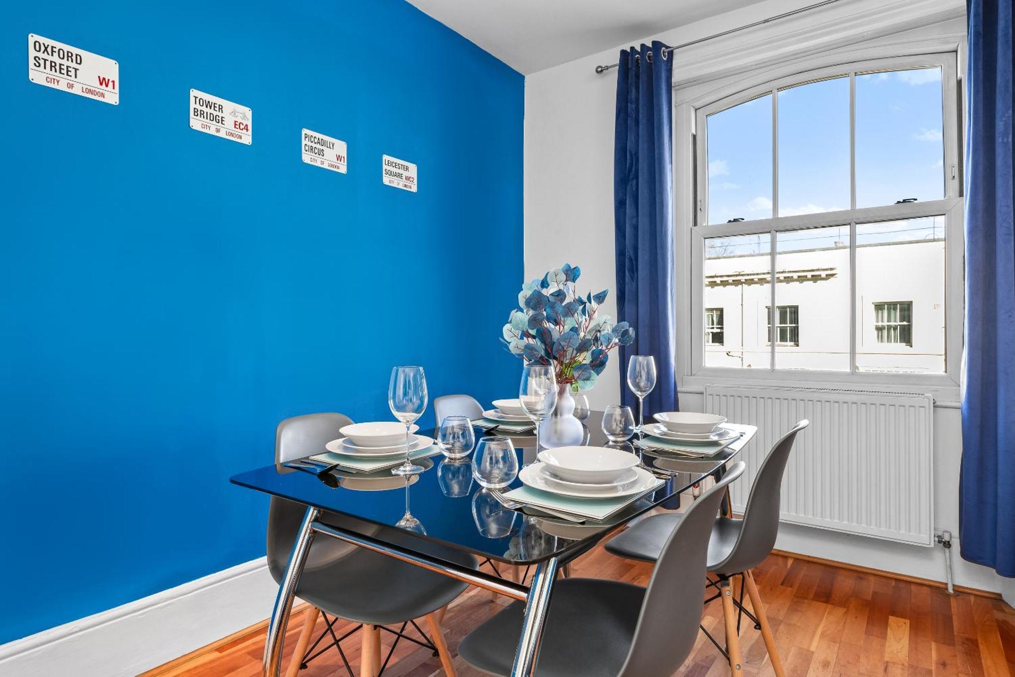 Balcony Blue Theme 1 Bedroom Central London Luxury Flat Near Hyde Park! Accommodates Up To 6! Double Sofa Bed And Next To Station! Exterior photo