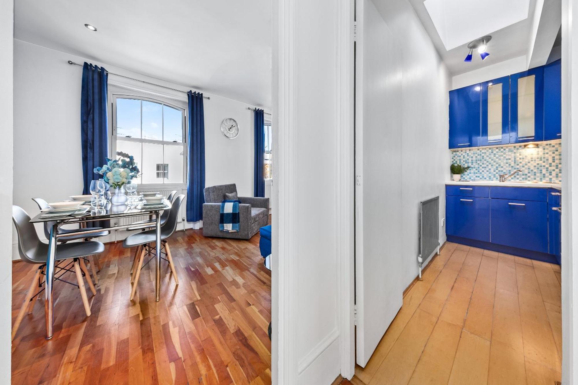 Balcony Blue Theme 1 Bedroom Central London Luxury Flat Near Hyde Park! Accommodates Up To 6! Double Sofa Bed And Next To Station! Exterior photo