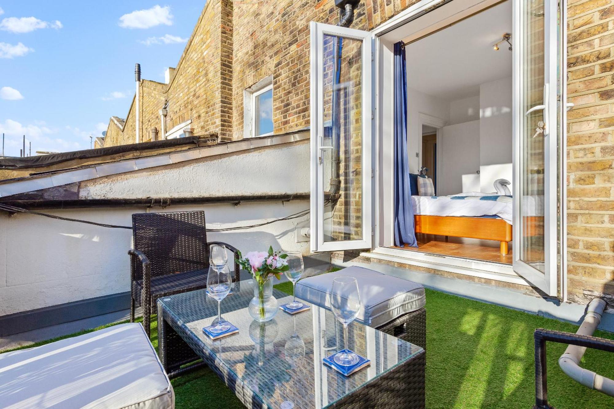 Balcony Blue Theme 1 Bedroom Central London Luxury Flat Near Hyde Park! Accommodates Up To 6! Double Sofa Bed And Next To Station! Exterior photo