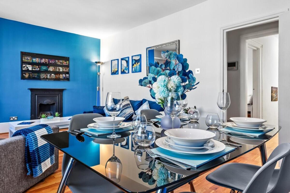 Balcony Blue Theme 1 Bedroom Central London Luxury Flat Near Hyde Park! Accommodates Up To 6! Double Sofa Bed And Next To Station! Exterior photo