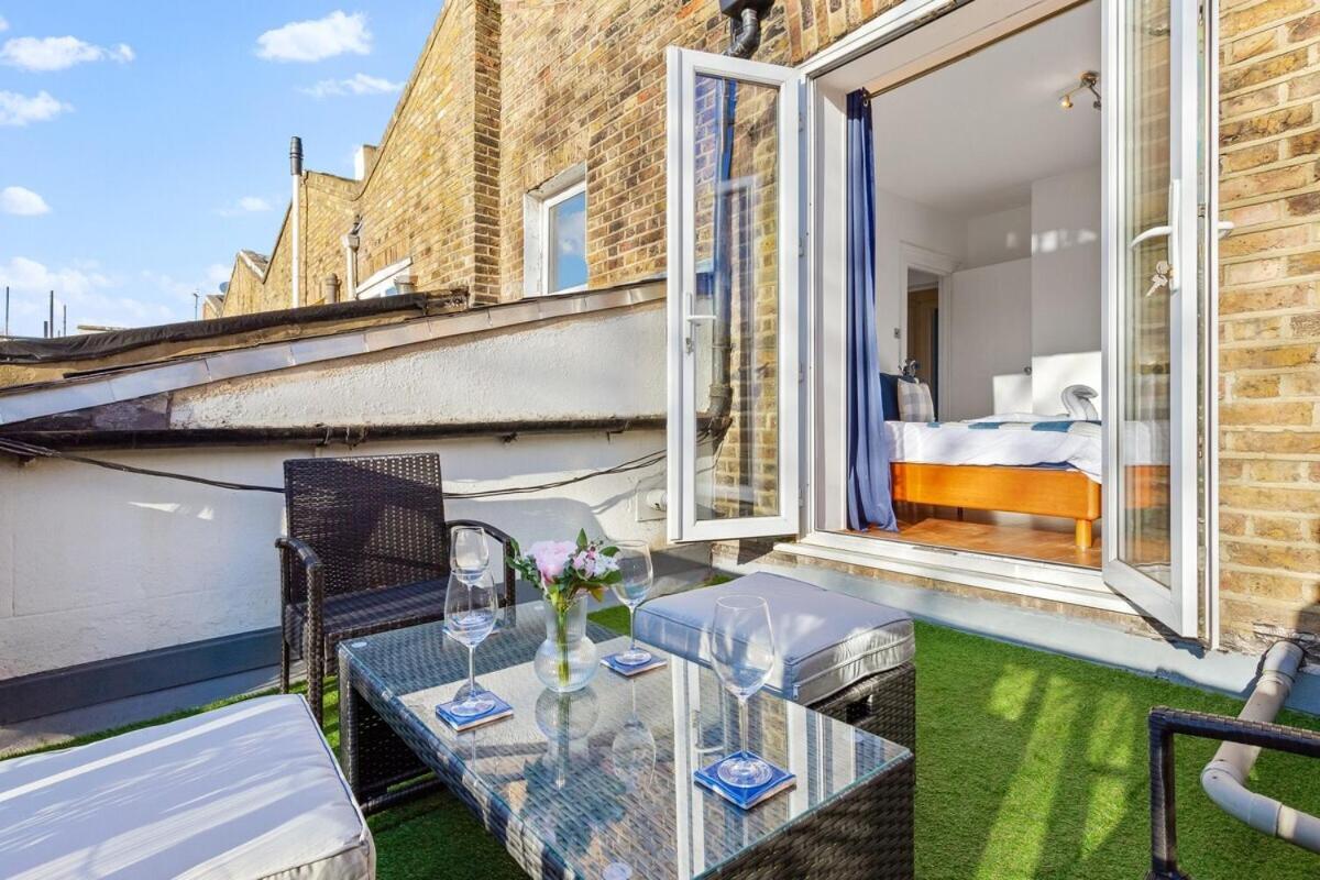 Balcony Blue Theme 1 Bedroom Central London Luxury Flat Near Hyde Park! Accommodates Up To 6! Double Sofa Bed And Next To Station! Exterior photo